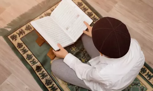 Beginner student mastering Quran Tajweed rules with expert online tutor